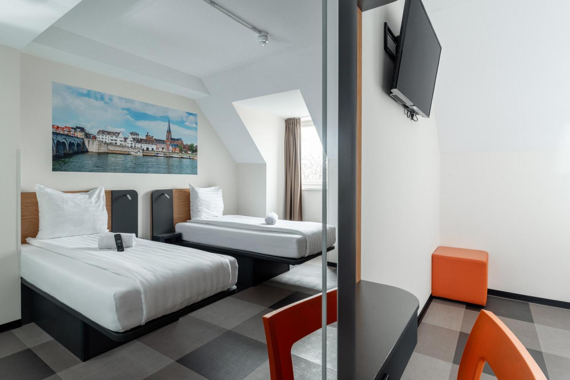 Easyhotel Centre Hotel 2*