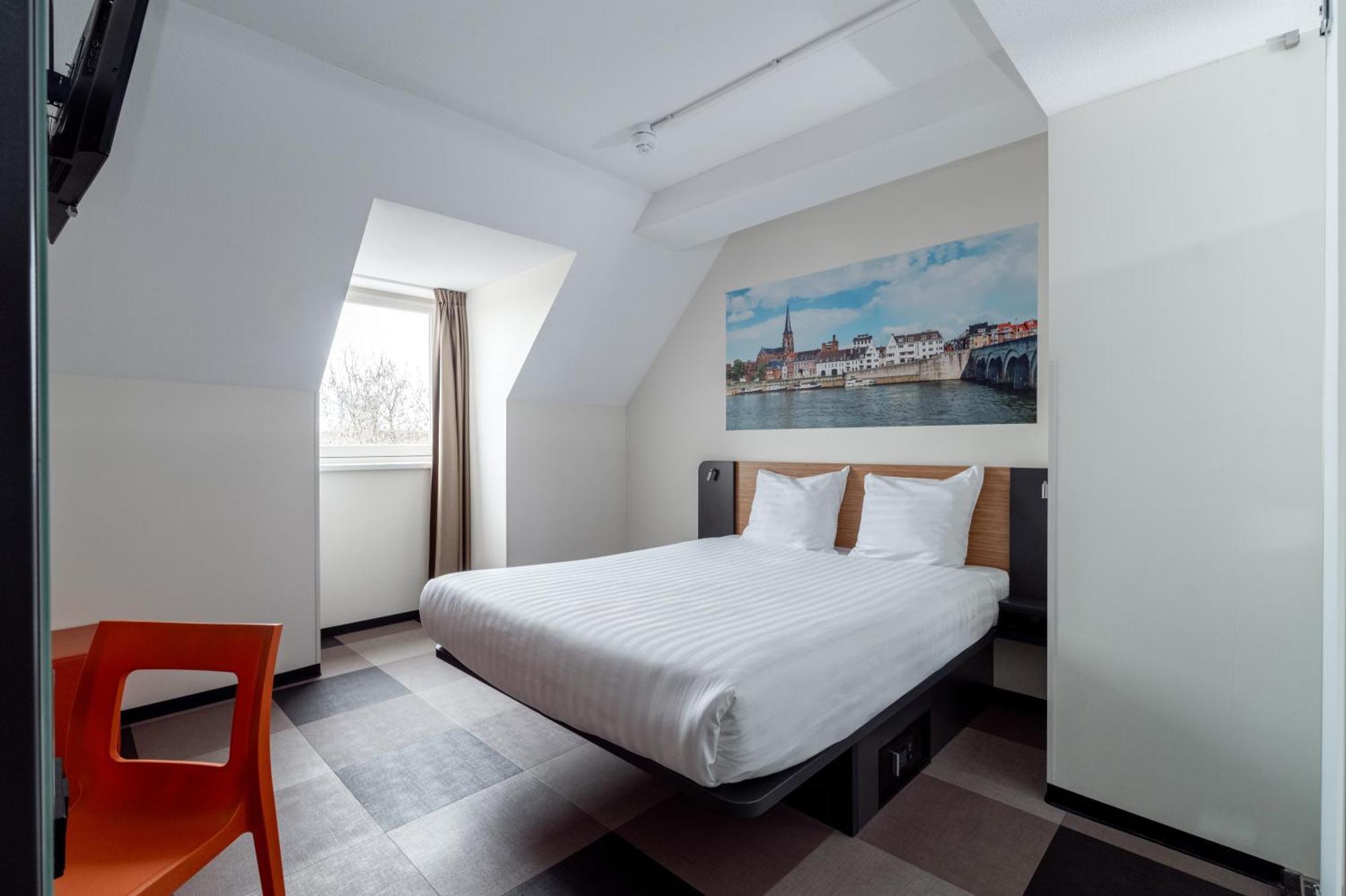 Easyhotel Centre 2*