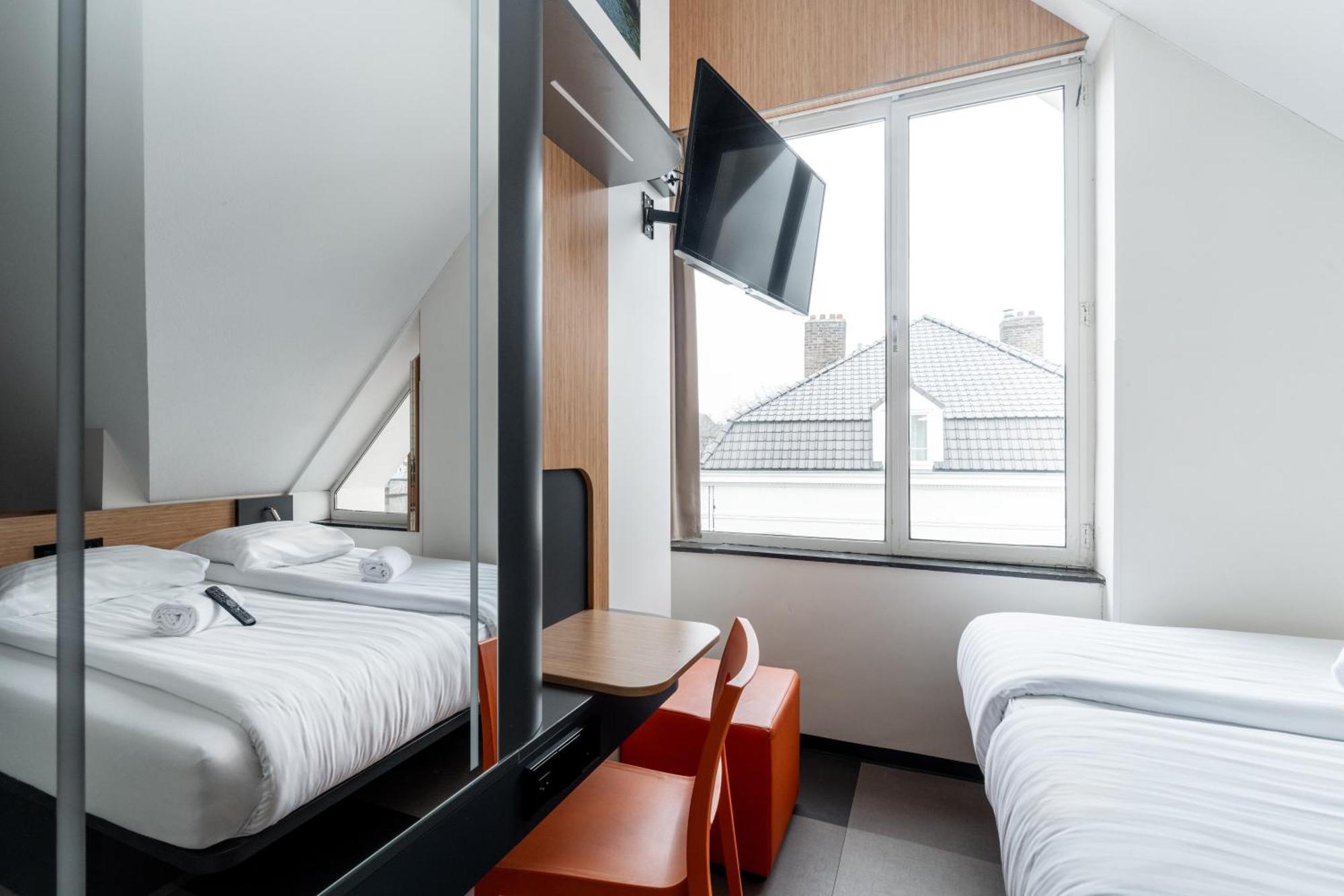 Easyhotel Centre 2*